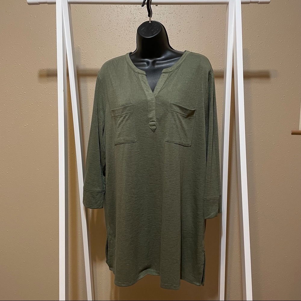 1X Chico’s olive green tunic top